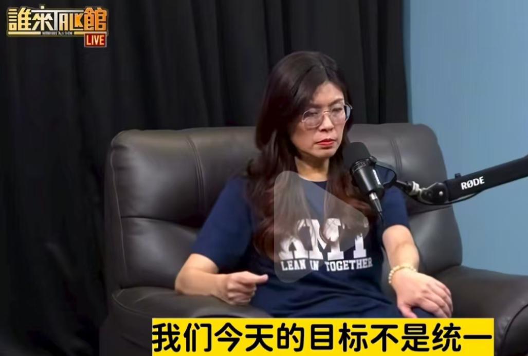 有“小洪秀柱”之称的郑丽文退缩了，她在“馆长”的节目中表态说“今天的目标不是统一
