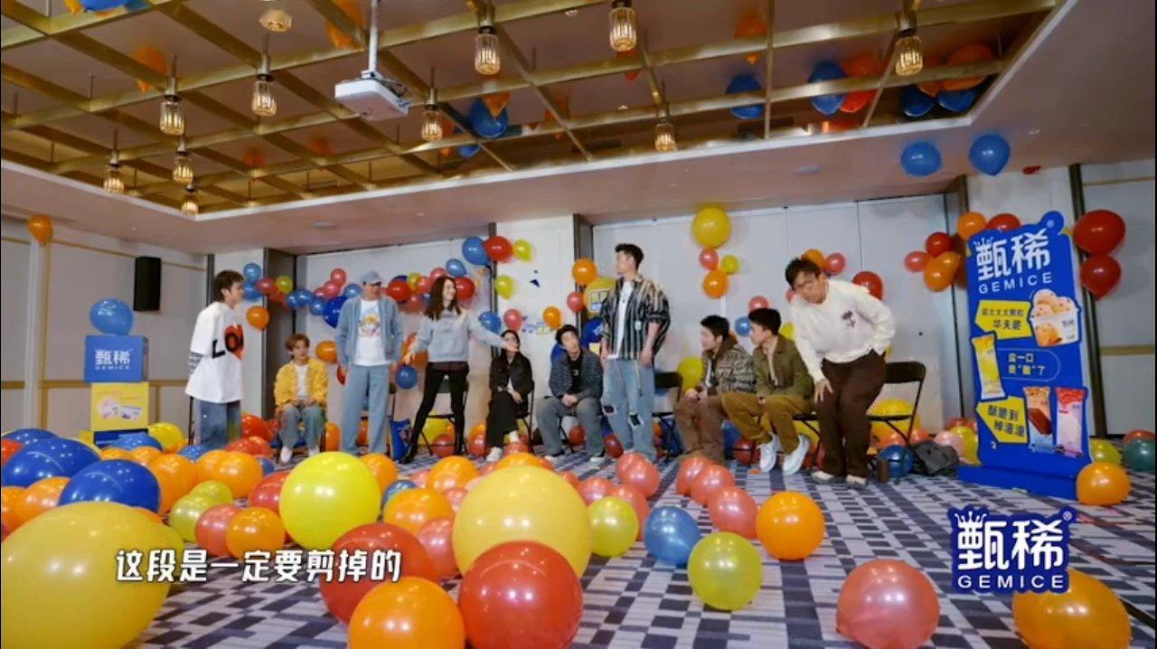 李小冉这段是一定要剪掉的哈哈哈哈哈 李小冉数人这段太戳笑点！场上人数总也算不清，