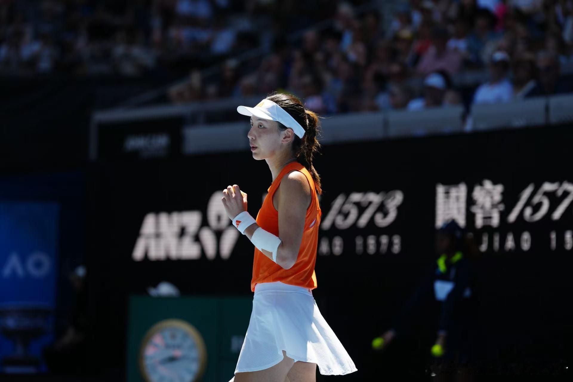 王欣瑜vs阿尼西莫娃🇨🇳王欣瑜6-7(4)🇺🇸阿尼西莫娃先丢一盘王欣瑜已