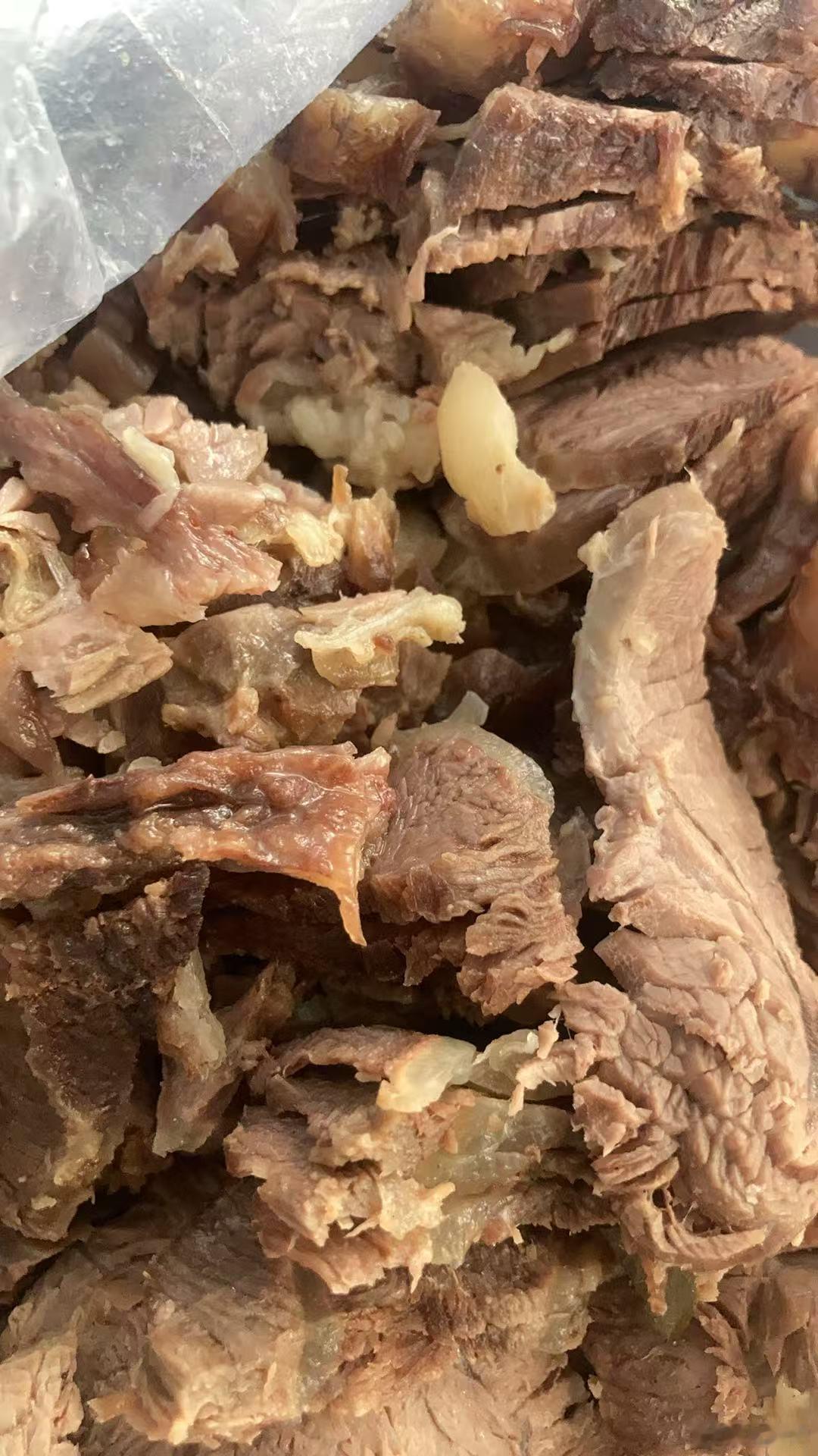 每日一餐分享卤香四溢的牛肉，每一口都是对味蕾的深情馈赠，简单却韵味悠长。不管是就