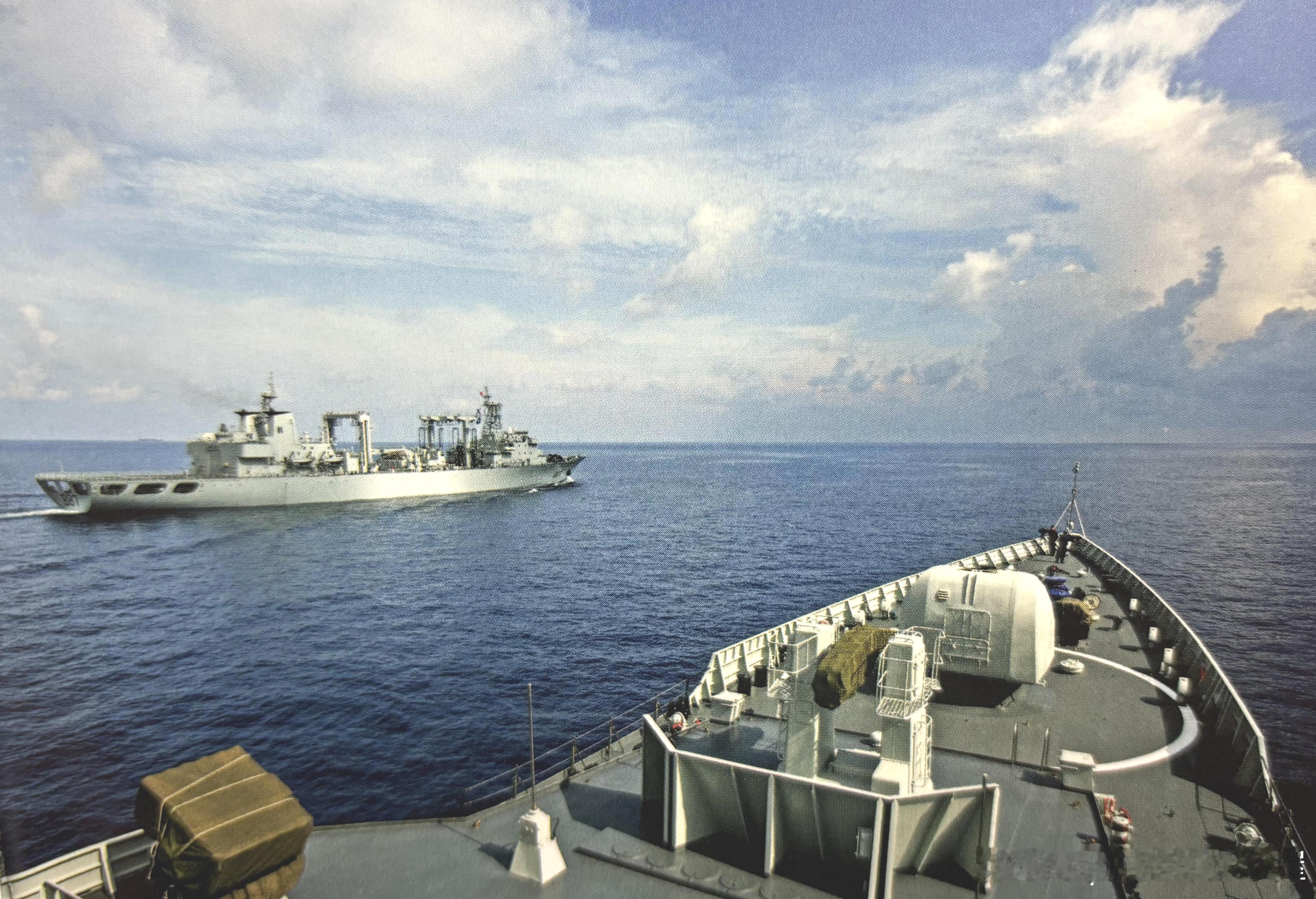 2007年8月中国海军出访舰艇编队“广州”舰和“微山湖”舰跨越地中海军事历史全触