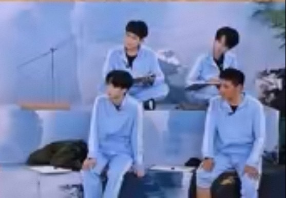 嘿嘿蓝的我们小严小贺是一组哦 