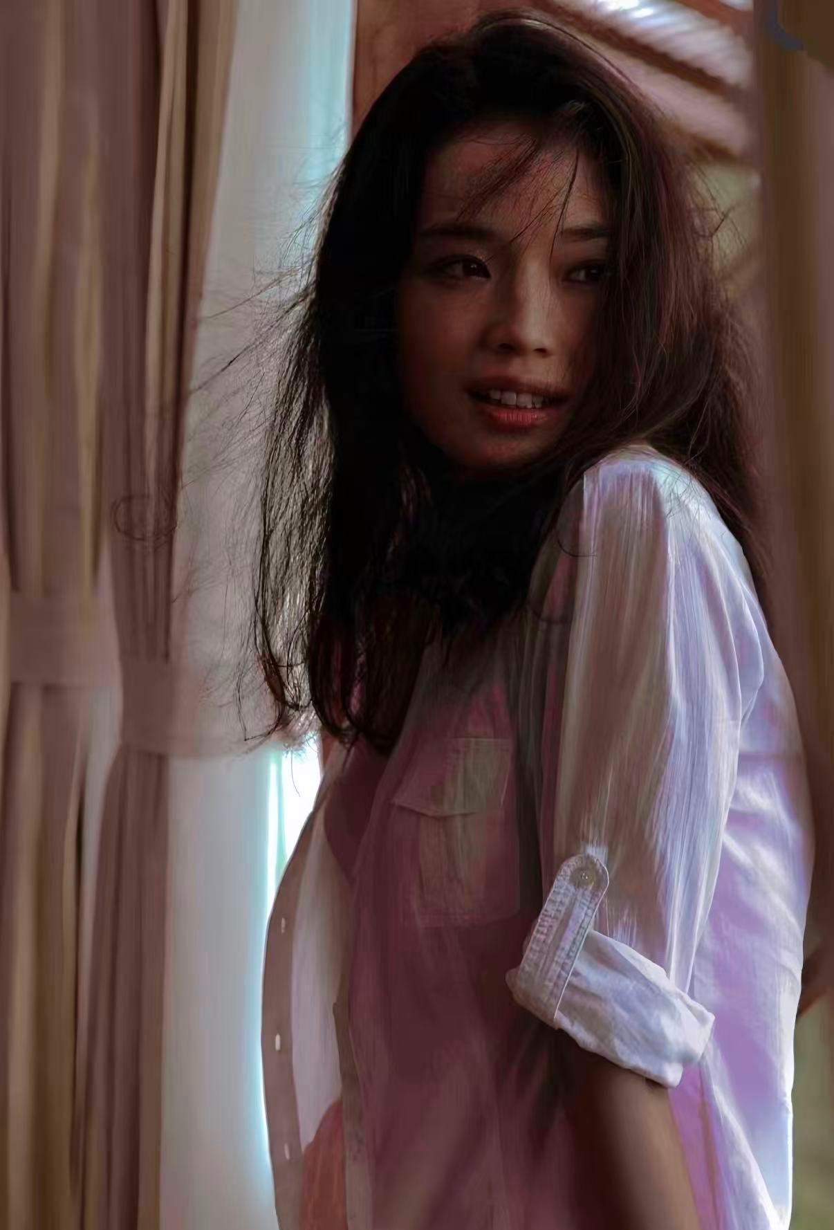 舒淇祝SU7大卖 从网友玩梗到官宣代言，舒淇与SU7双向奔赴。女神加持，颜值与实