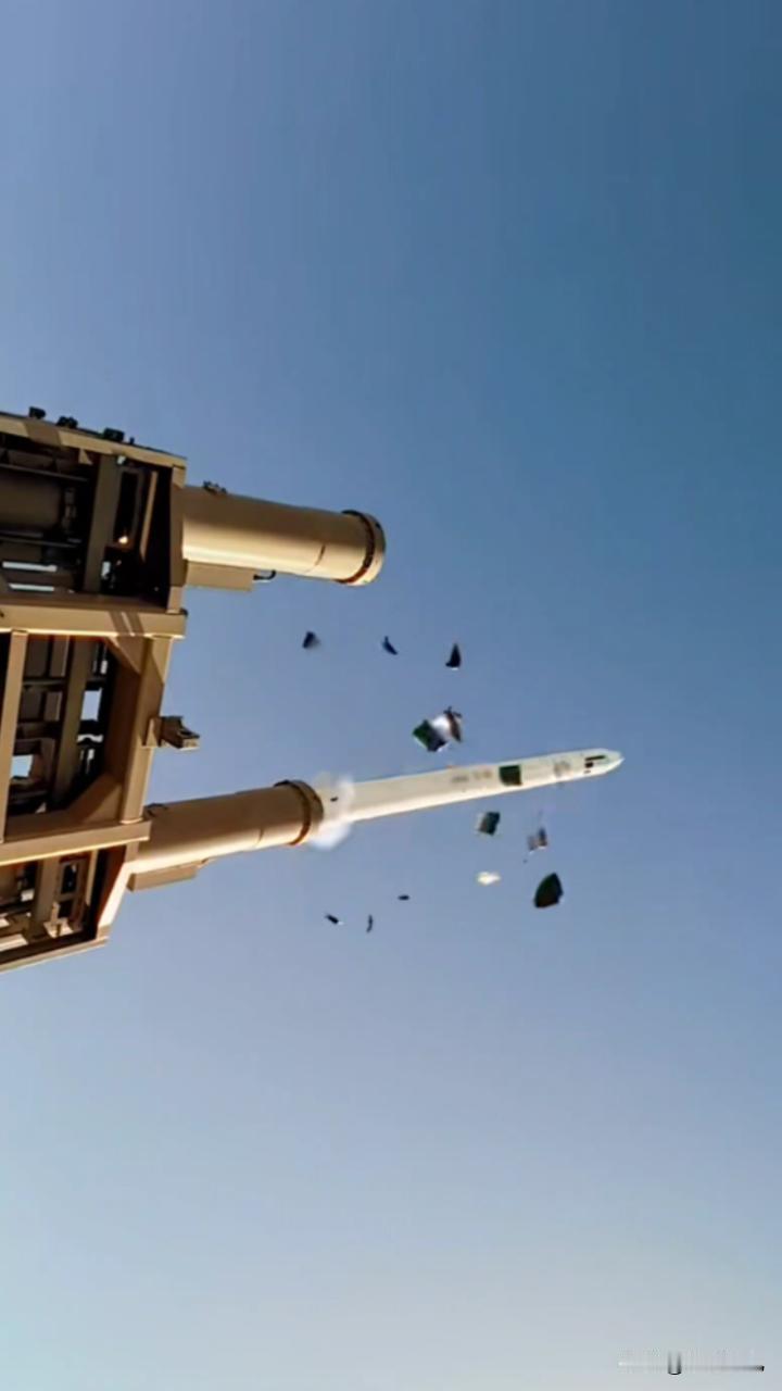 人民空军又藏了“彩蛋”！红旗-20，实弹发射画面曝光，精准摧毁目标！

人民空军