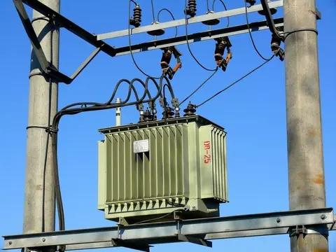 马斯克神预言！全球疯抢的不是芯片，是中国20万一台的变压器！
 
马斯克早就说过