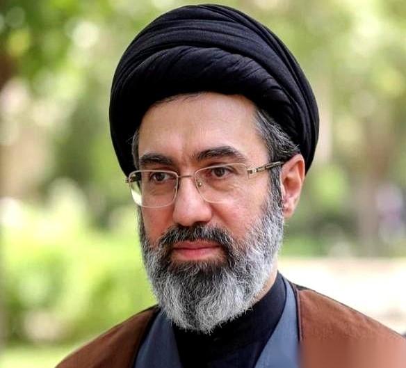 伊朗那边，笔尖刚离开停火协议，墨水还没干透。
他们以为换来了两周喘息。
但就在同