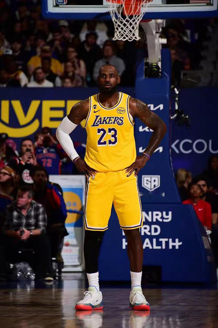 杨健：火箭对詹姆斯没有丝毫消耗 这很可怕 进攻提升绝非一朝一夕NBA篮球 4月1