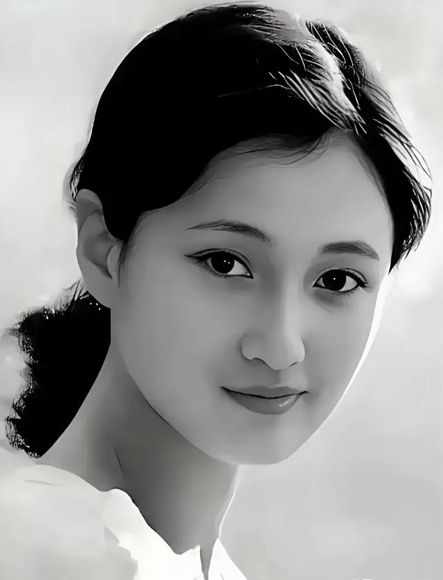 自然美的林芳兵，宛如出水芙蓉，扮演的杨贵妃更是绝美，至今无人超越。很可惜退圈早！