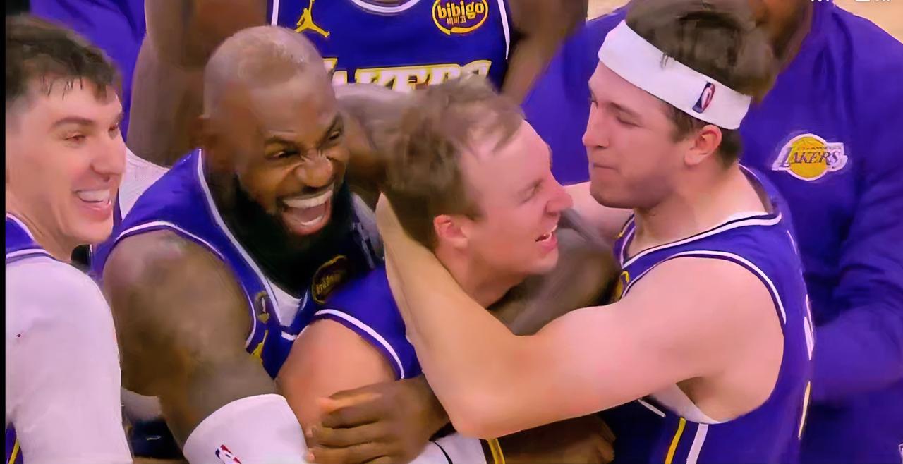 肯纳德足够出色，但还无法取代里夫斯！
12中4、8中3三分球合计9中1，这是肯纳