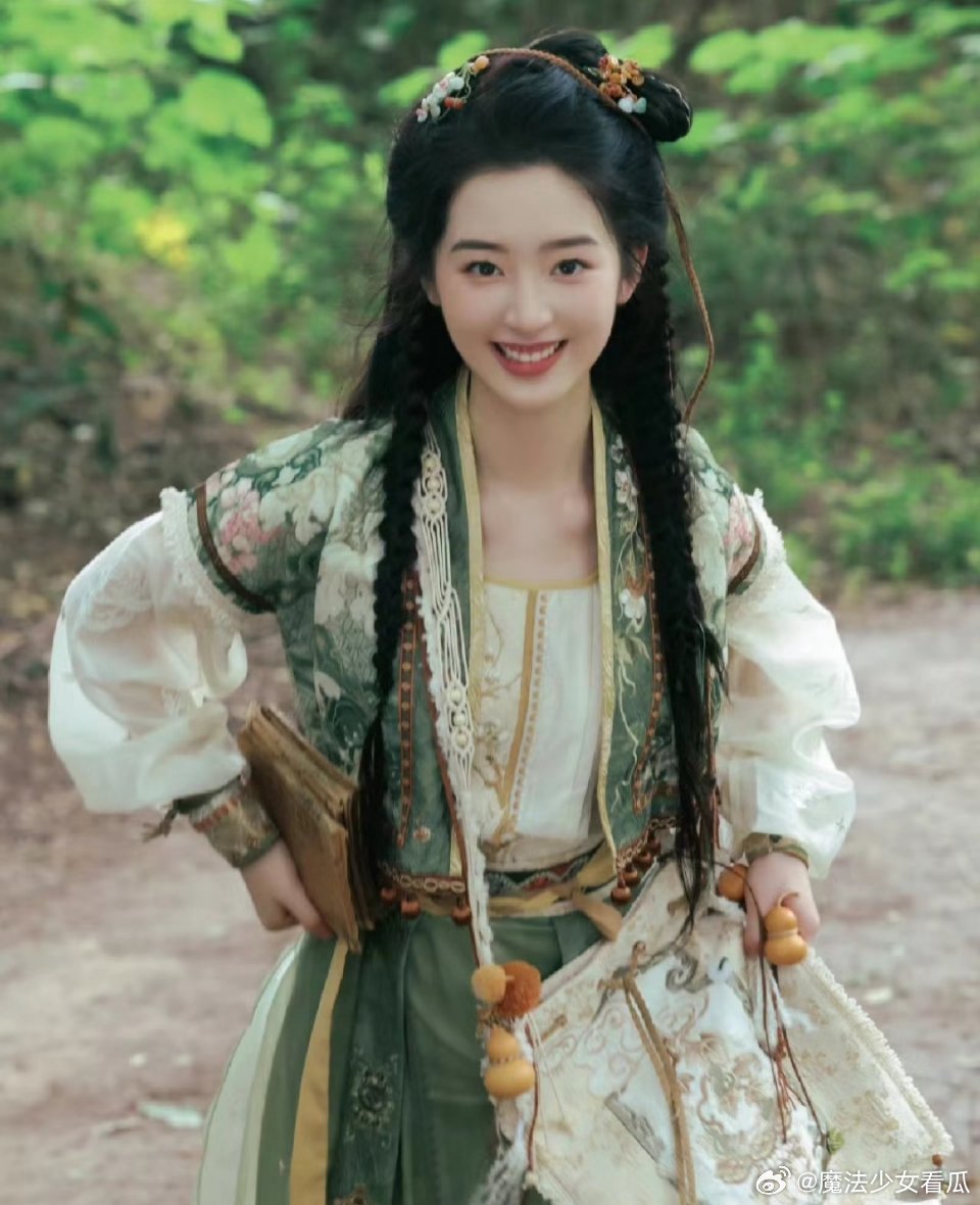 邓恩熙真的是还古灵精怪的一个女演员 ​​​