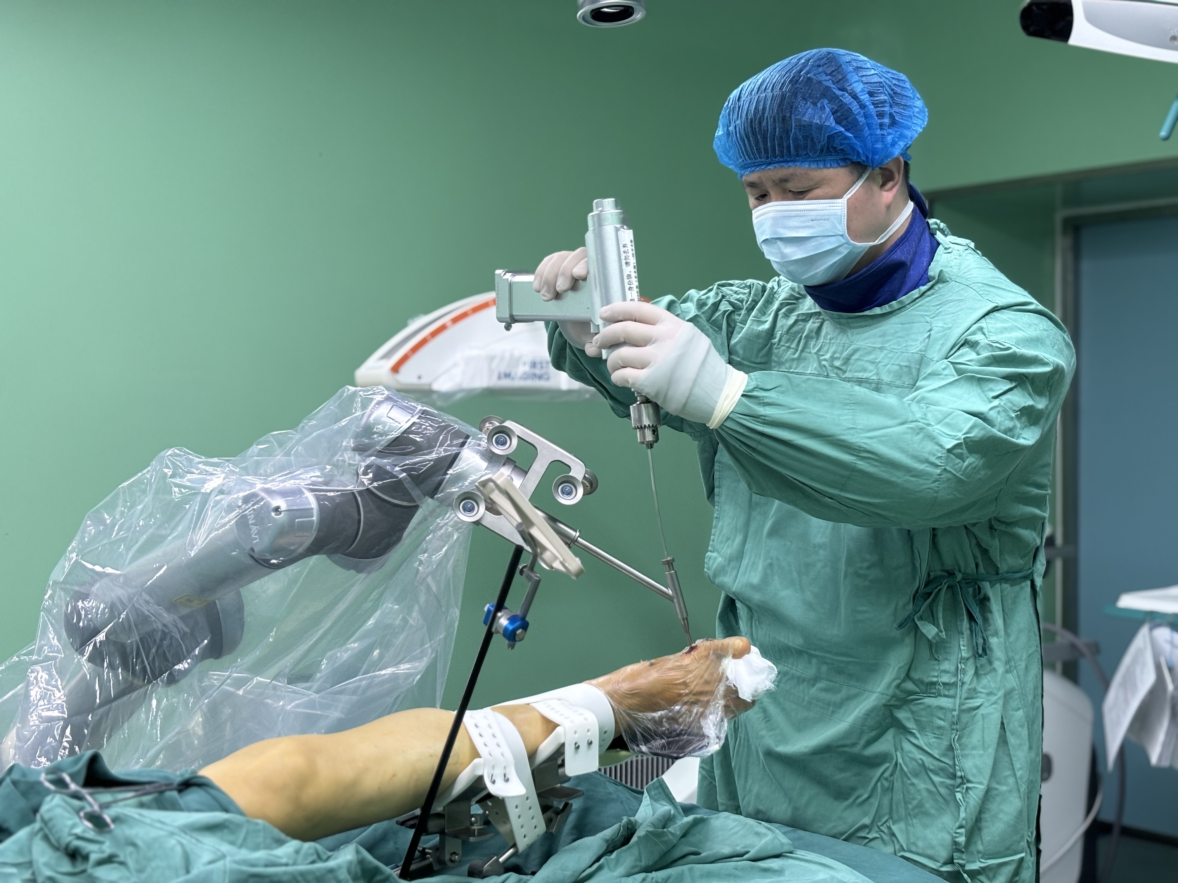 坐落在长沙老社区附近的医院里, 藏着最新的骨科医疗技术