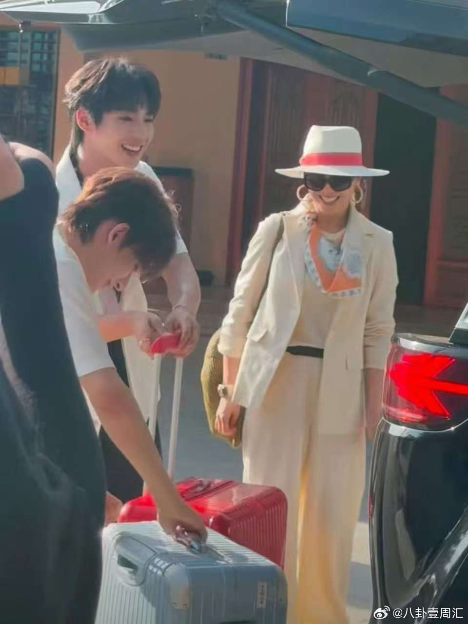 颜安[超话]刘涛颜安余宇涵综艺再合体刘涛颜安余宇涵新综艺路透 刘涛、颜安、余宇涵