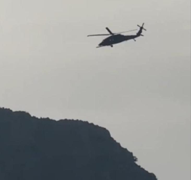 忙活了一整天，搜救 F-15E 飞行员的结果终于出来了：两架 "黑鹰" 被打得千