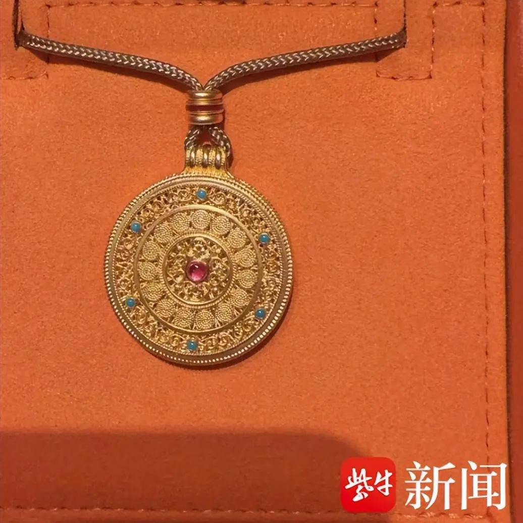 5万金项链酒店离奇消失！化妆包被保洁翻查后丢弃，酒店甩锅拒不赔偿
 
出门在外入