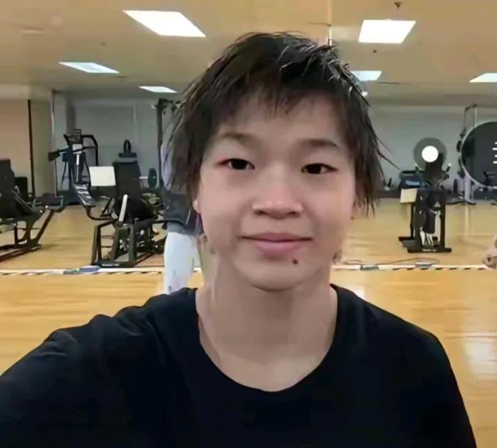 全红婵确实有点可惜，遗憾的是她的水花消失术恐难以再现。
今年18岁的全红婵没有逃