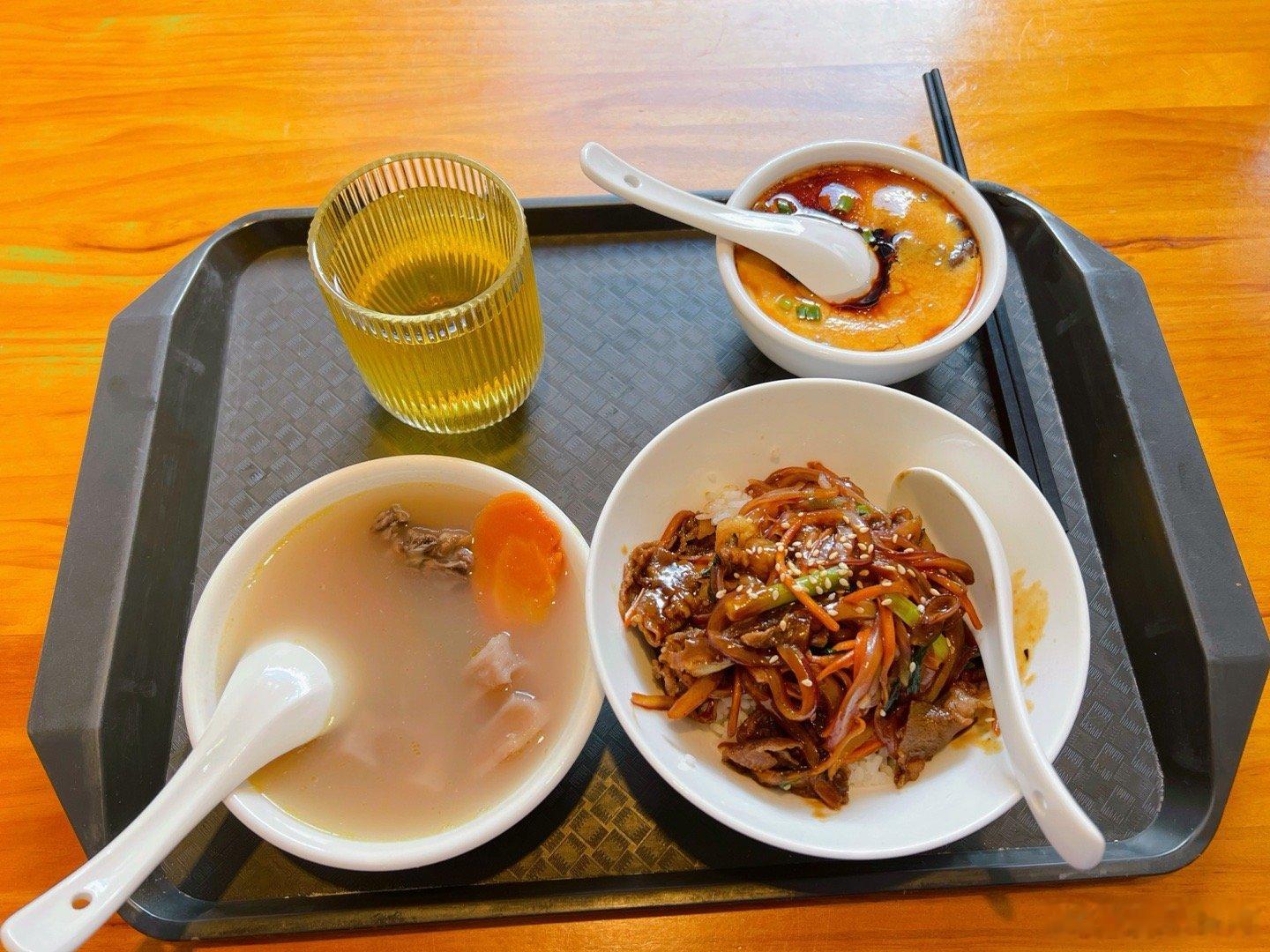 此时此刻吃货 20260708。周三。五月廿四。早午餐三样食物三把勺子服务是有多