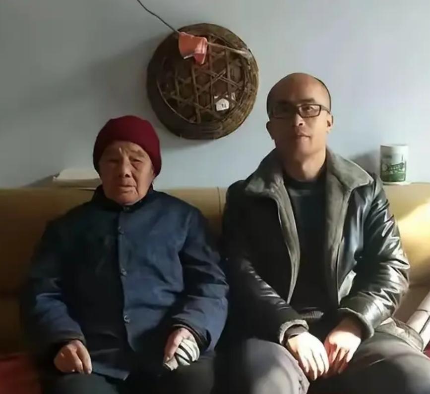 山东当年有个文科状元太让人感慨，穷学生租房碰壁被孤苦大娘免费收留，后来稳坐北京公