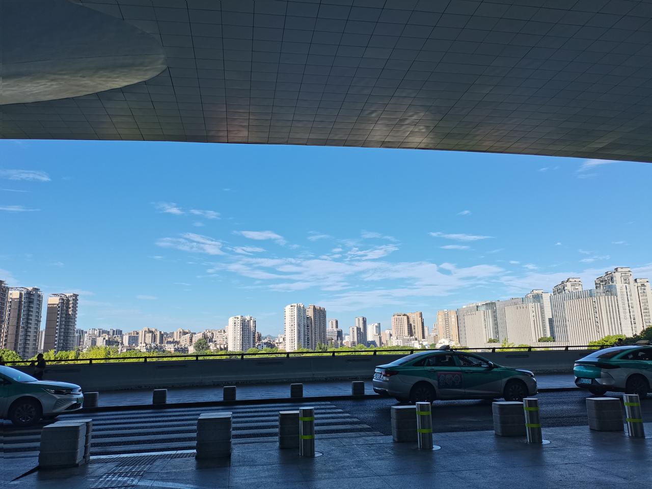 下午前公公给我转了1000块，
他说是给孩子买车票买吃的，
犹豫要不要收？

上