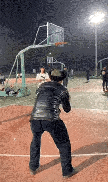 1 大爷用实力给这群年轻人上了一课。[震惊]
2 这样的钓鱼佬着实让人喜欢不来。