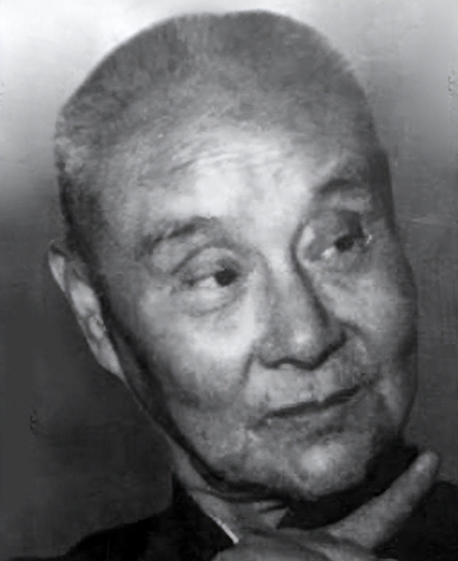 1972年，周总理正在批阅文件，突然得知一件事厉声质问：他的死为何对我隐瞒？
1