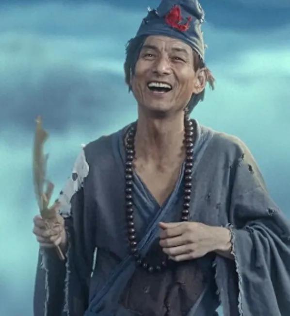 不是宝总的爷叔，而是“济公”游本昌去世了。

享年93岁。

最后一句话是：我很