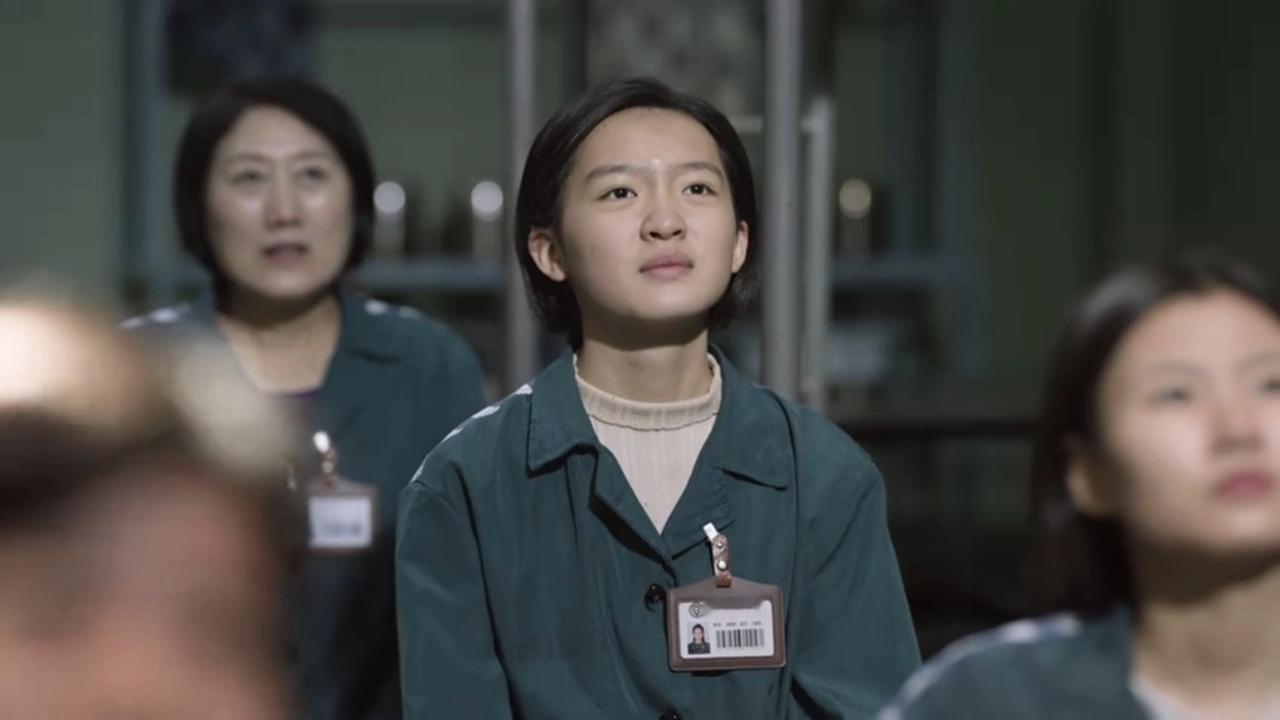 《真心英雄》女子监狱里面的故事让人大开眼界啊！

那就是狱警发现女犯人有打拳的天