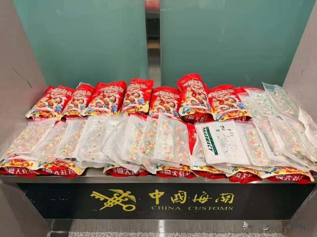 现在有些人呐，为了赚钱真是啥都敢干。近日西安咸阳机场海关查到一个旅客，选“无申报