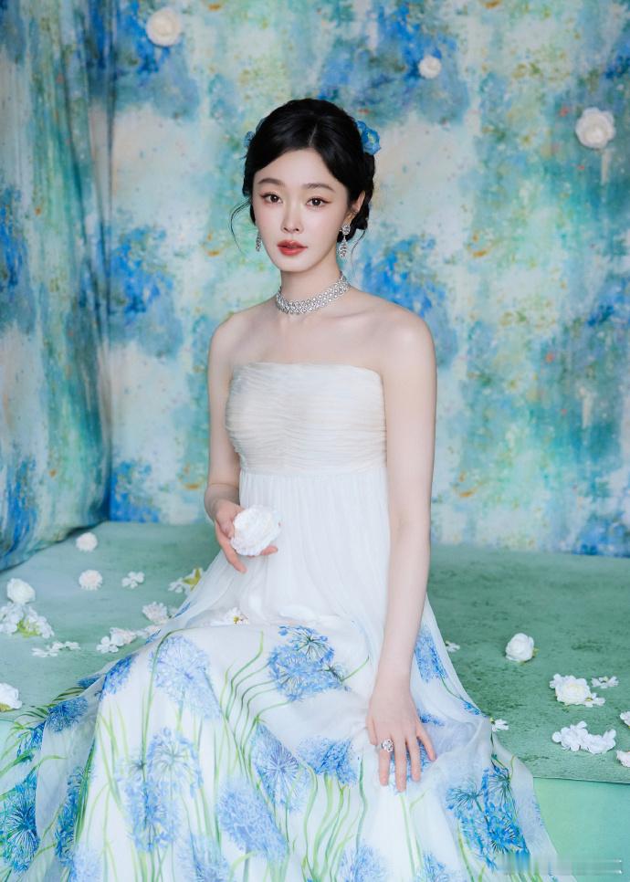 宋轶油静感花镜大片宋轶东方韵味 繁花簇拥曼妙身姿，古韵优雅一眼心动 