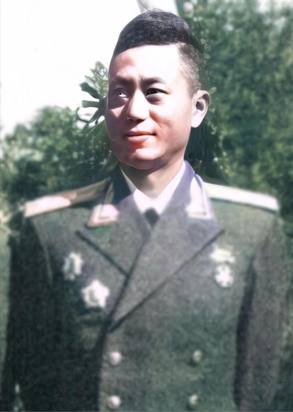 开国将校里唯一申请去台湾的人：1990年11月，99岁母亲在台北荣民总医院病危，