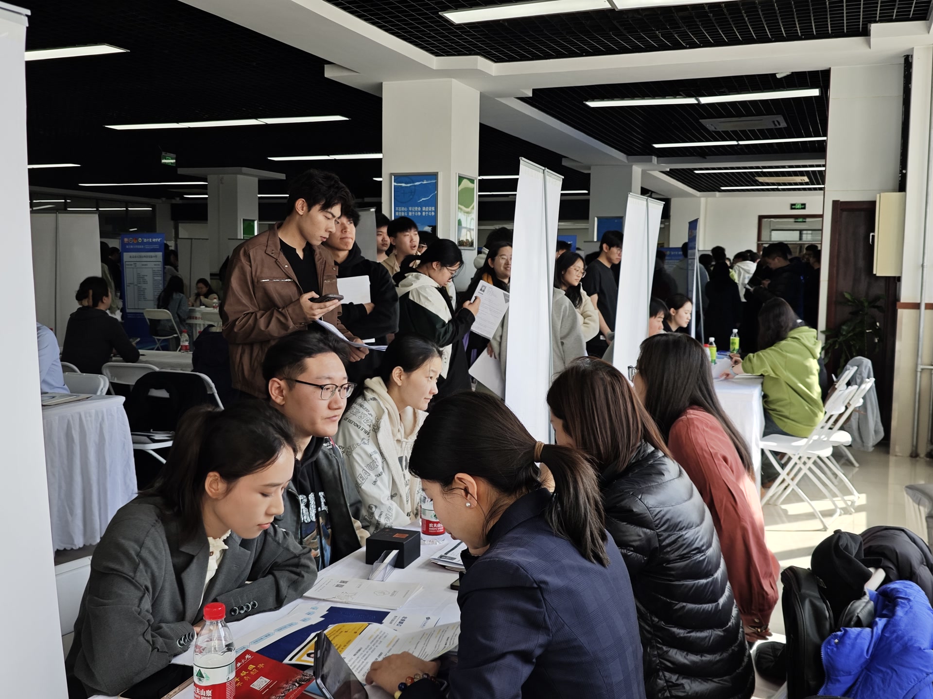 石景山区春季校园招聘会掀求职热