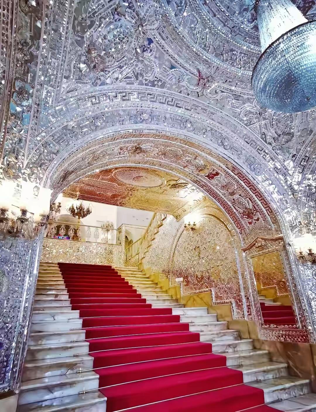 伊朗的“圆明园”一一玫瑰宫被炸了个稀巴烂！

​​伊朗德黑兰的古列斯坦宫又称玫瑰