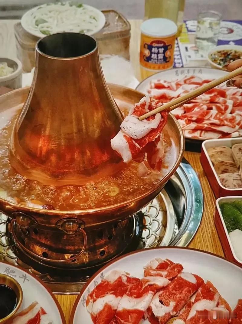 #最具中国特色的食品是什么#毫无疑问是涮羊肉。火锅是一种中国独创的饮食方法。在历