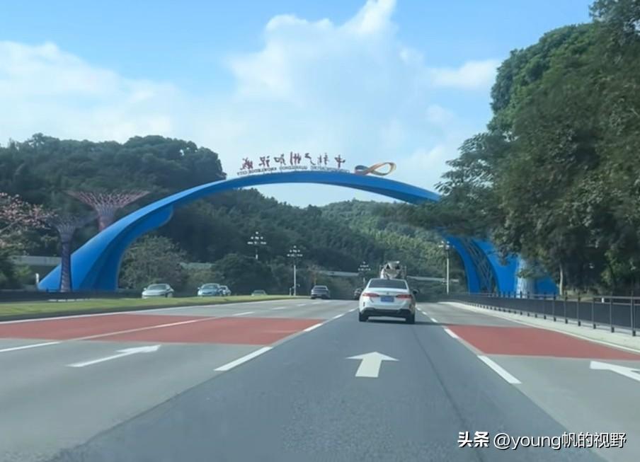 作者加速成长计划广汕公路黄埔知识城路段。这段路双向八车道，路况条件是相当不错的。