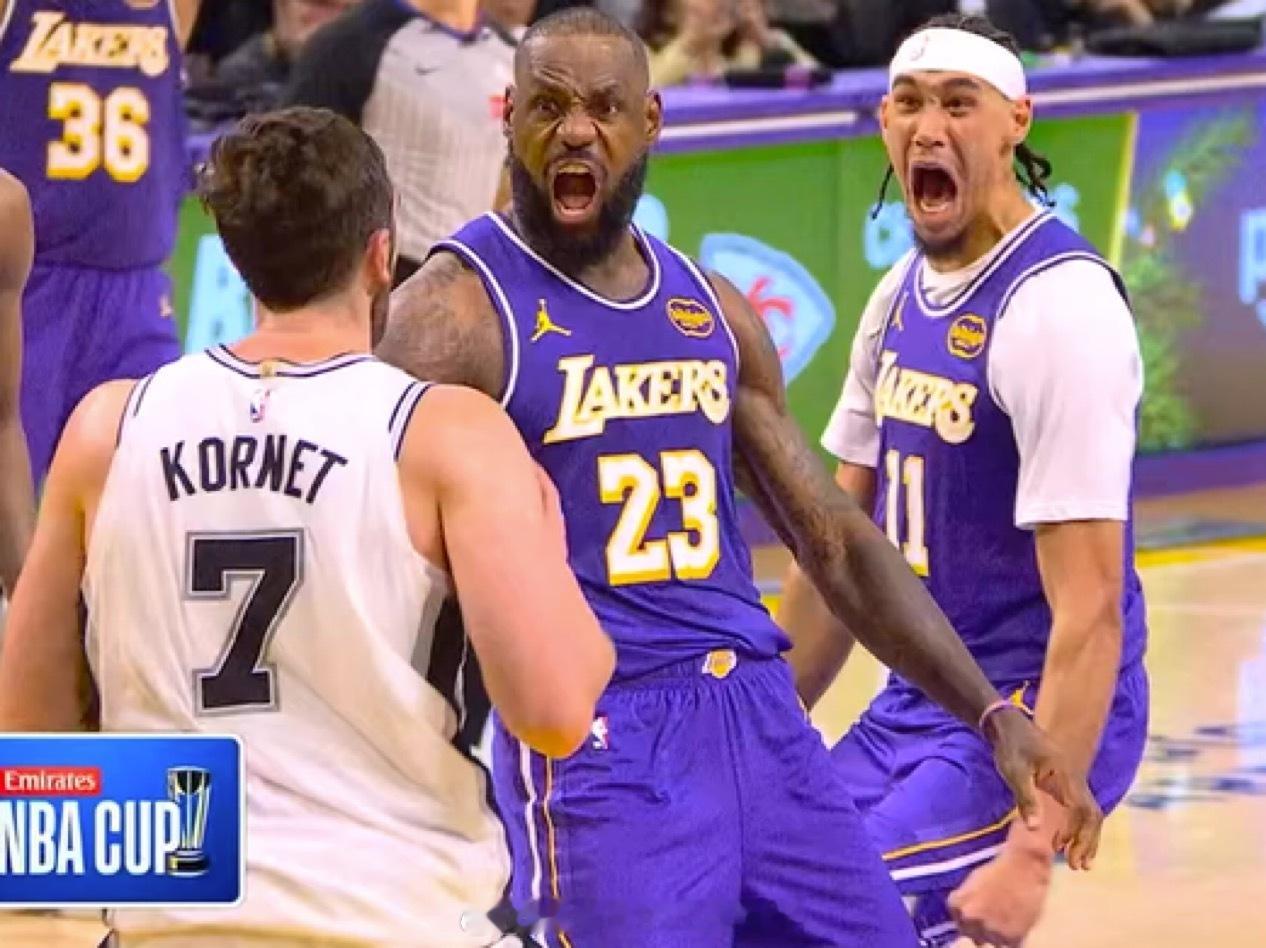 詹姆斯隔扣  湖人主场沸腾了！NBA常规赛焦点战，勒布朗·詹姆斯天神下凡，快攻反