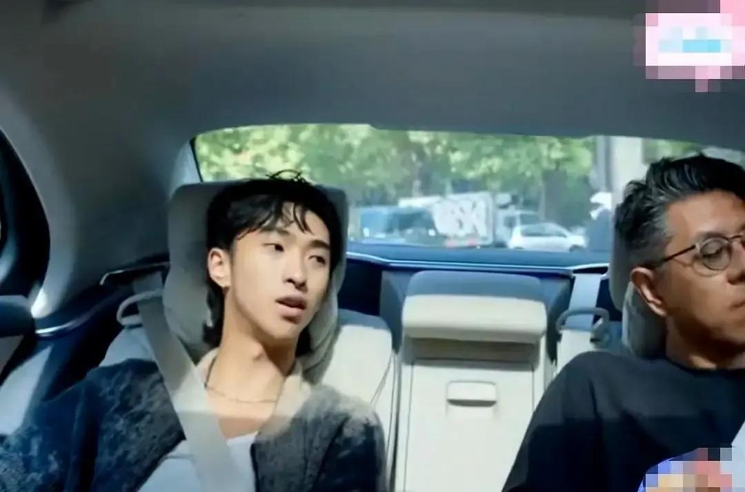 恩利在青年交流会上被问到爸妈离婚，他直接说伊能静庾澄庆分开是不错的选择，还补一句