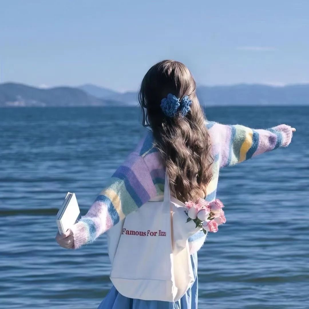 𝐝𝐚𝐢𝐥𝐲🫧偶尔当朵云，虚度才是高级浪漫☁ ​​​