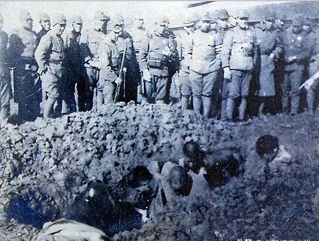 从1942年2月中旬起，日军在马来全半岛开展针对华人的肃清大屠杀，三年时间，约1