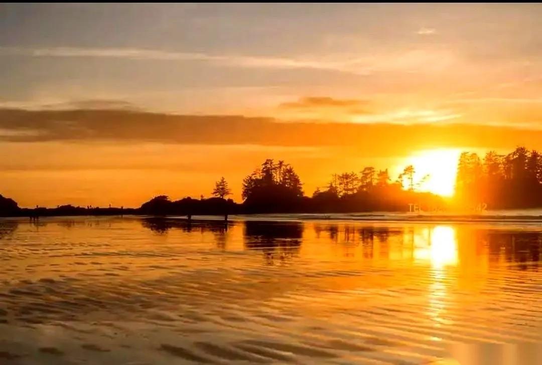 虽然是亲戚，边界感还是要有的。
一家7口去西安旅游，住在亲戚家6天。第一天，亲戚