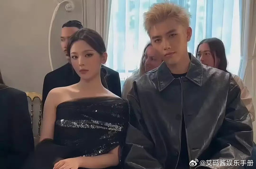 杨超越， 陈飞宇巴黎世家高定大秀同框图 ​​​