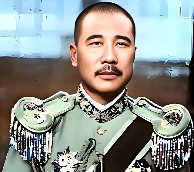 1922年，张宗昌和一名俄国武官打牌。俄国武官输得倾家荡产，张宗昌把牌一推，指着