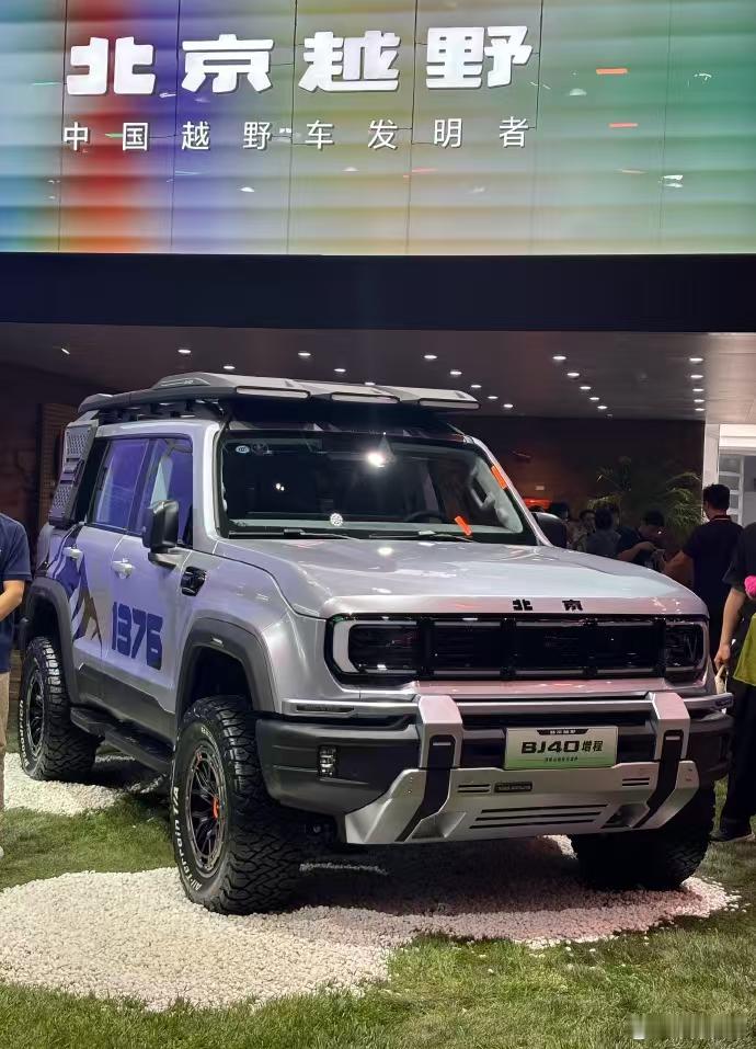 刚看了下北京BJ40增程版的配置单，有个点值得单拎出来聊——它用了宁德时代的电池