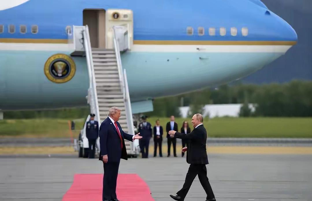 普京“欧洲的小猪”言论的三层深层用意
 
1. 离间美欧联盟
只点名拜登个人点燃