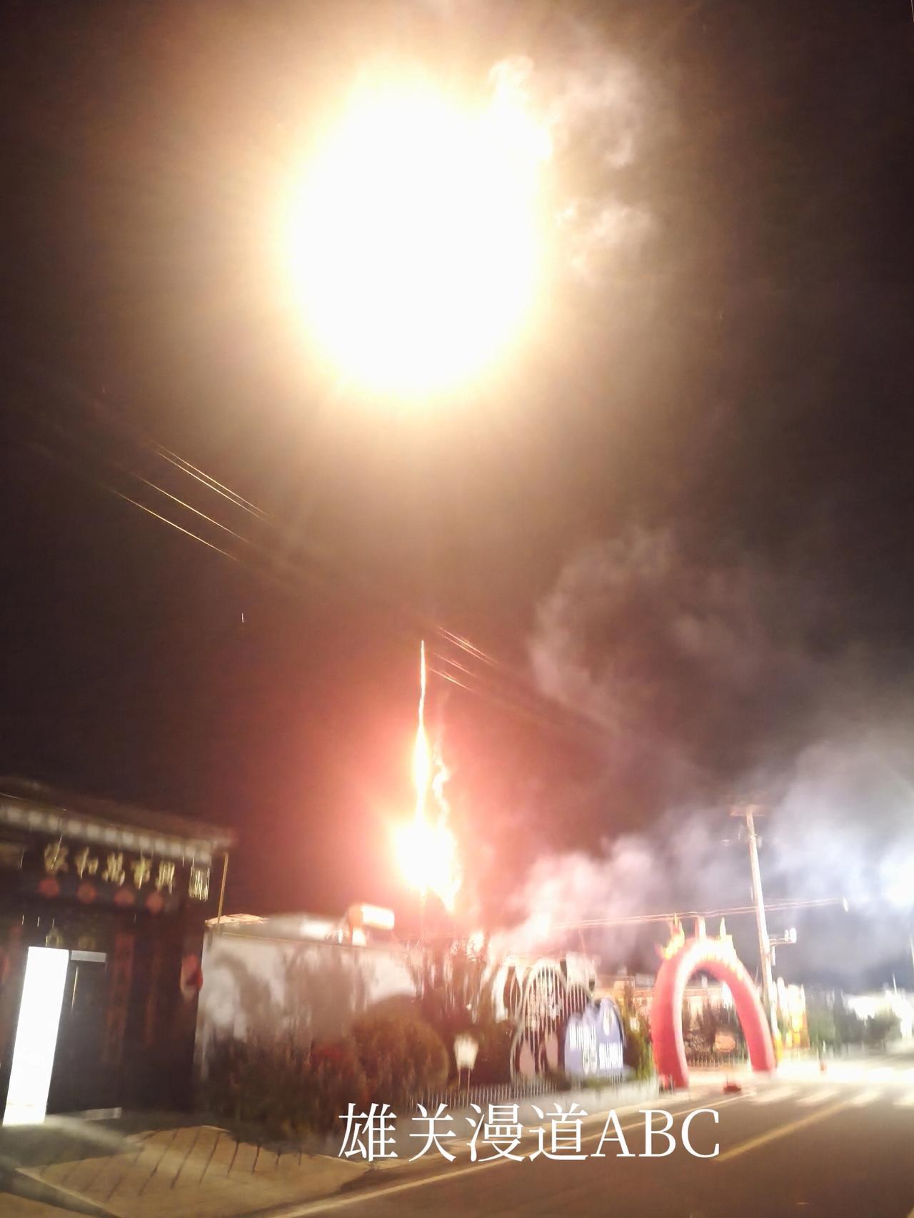 要保持一颗乐观向上的心，与优秀的人在一起，取他之长，补己之短！
子曰：见贤思齐焉