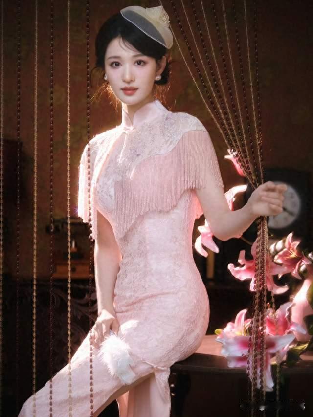 美而自知，从容舒展，王楚然的旗袍氛围感动人