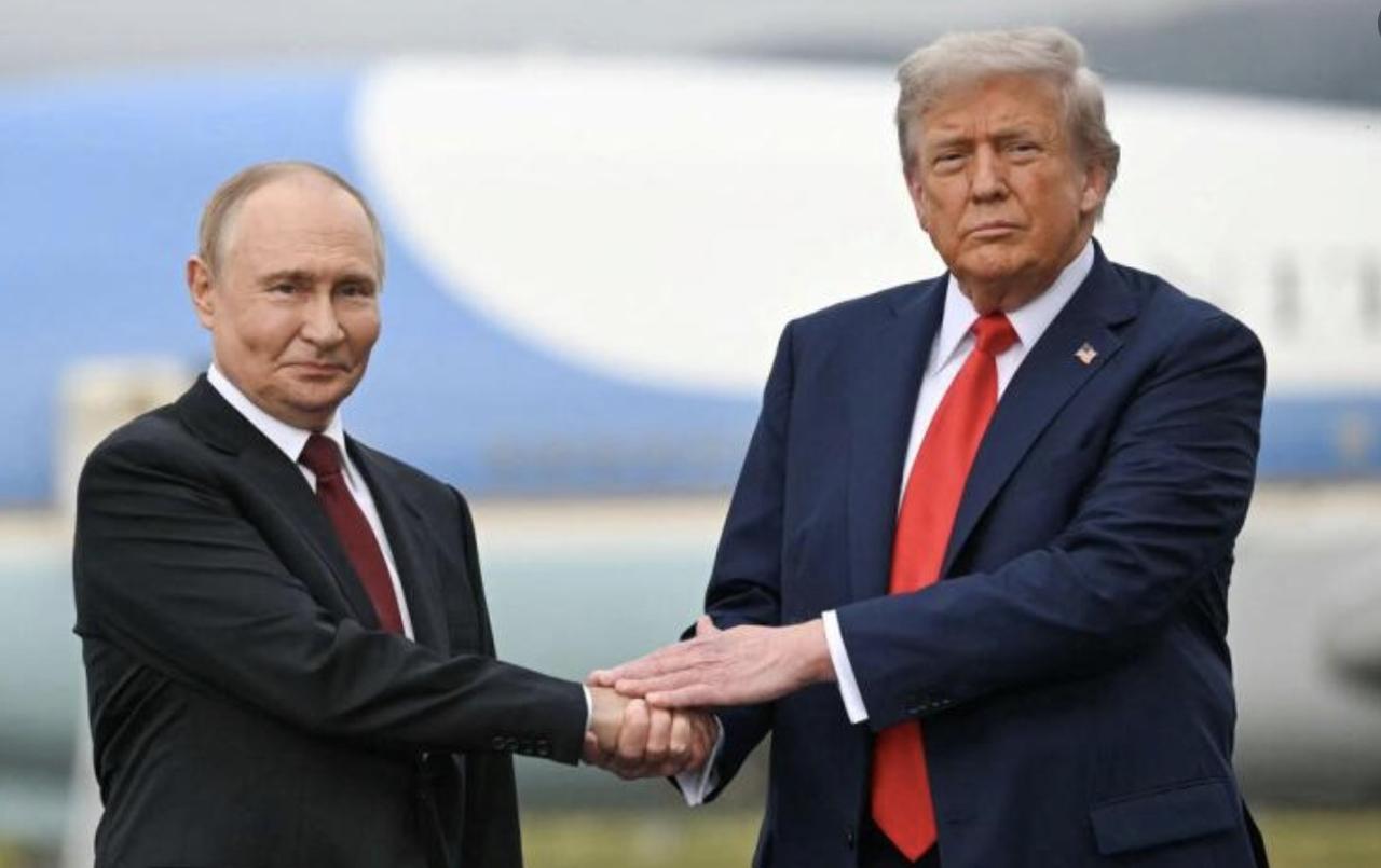 特朗普提议邀请普京加入“和平委员会”引发国际风波。英国首相斯塔默1月20日明确表