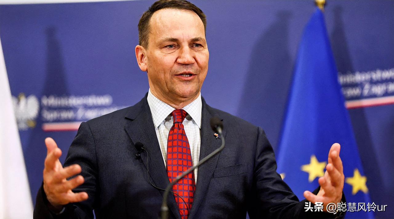 波兰外交部长西科尔斯基发文称，支持匈牙利总理欧尔班等于帮助俄罗斯。因为俄罗斯支持