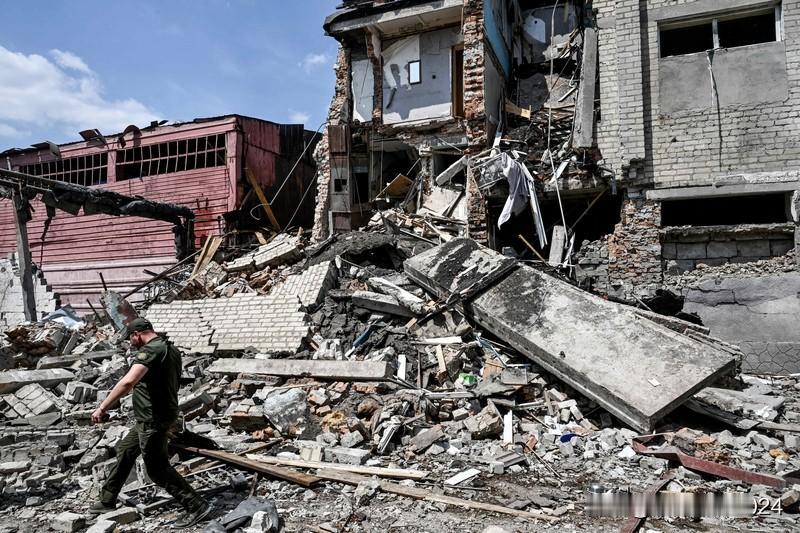 俄军前线猛攻准备打进扎波罗热市 美国弄出个28点俄乌冲突解决方案，结果成了“两头