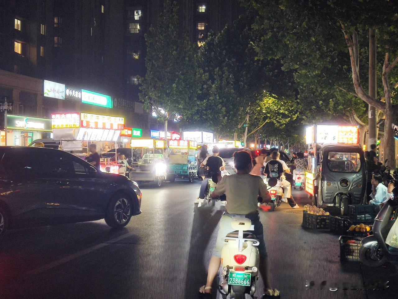 郑州街头占道、堵路流动摊点随手拍:汝河路上的这段儿路真堵！
2026年6月11日