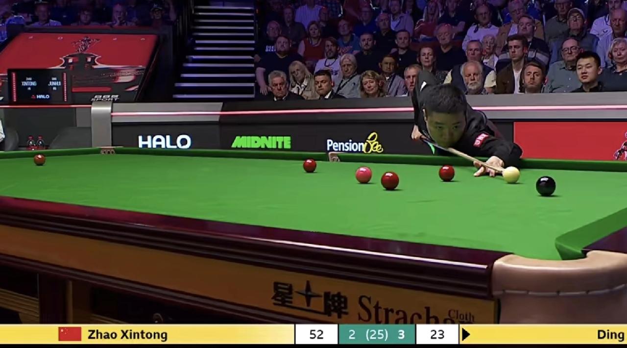 赵心童和丁俊晖不是敌人。
赛场上他们是对手，是竞争者；场下，他们是同胞，是队友，