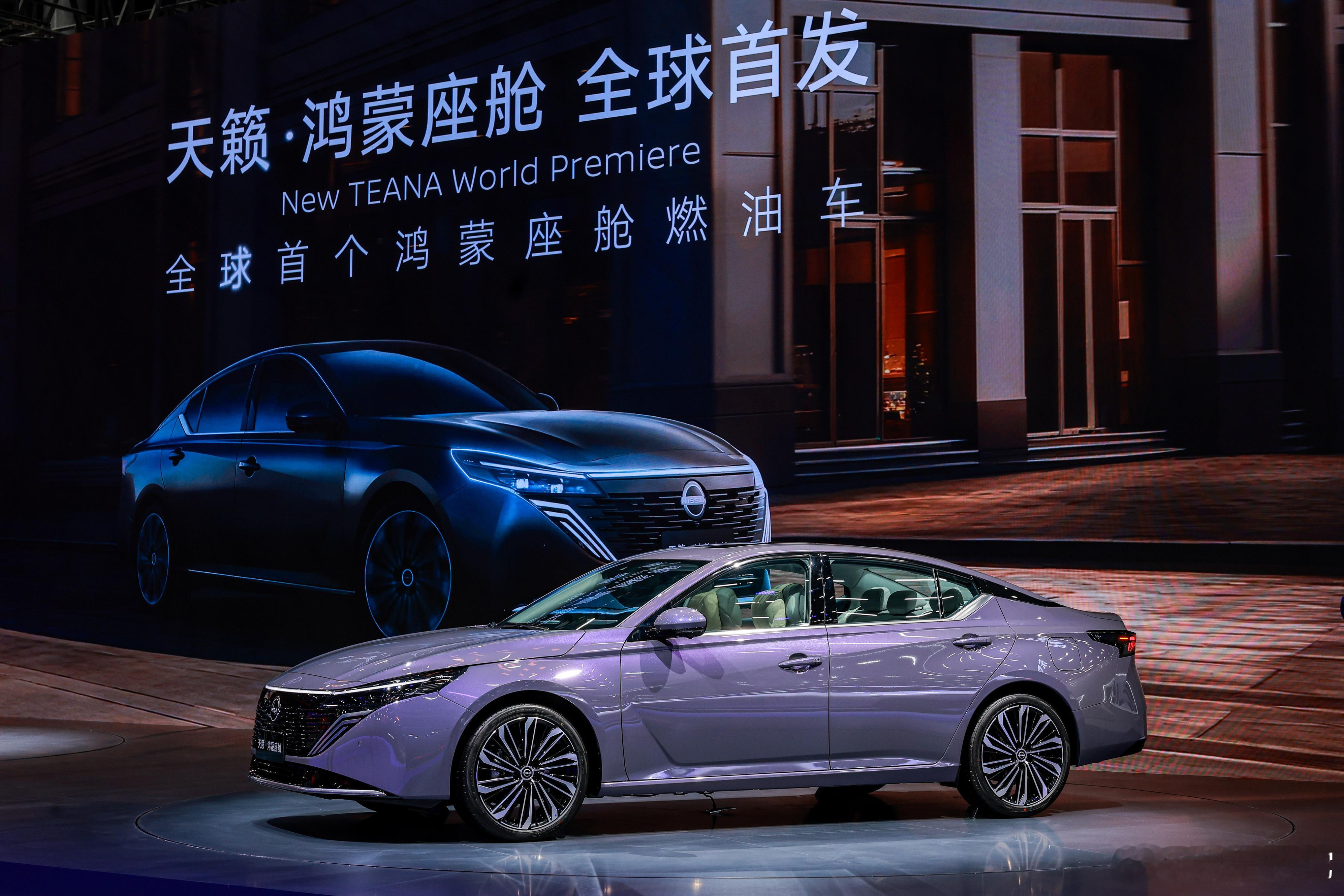 天籁12.99万起全系标配鸿蒙座舱5新势力燃油车近几年，我们都在说智能化，但“燃